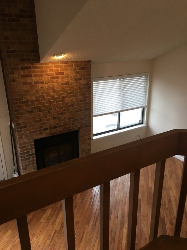 Building Photo - Spacious Townhouse For Rent