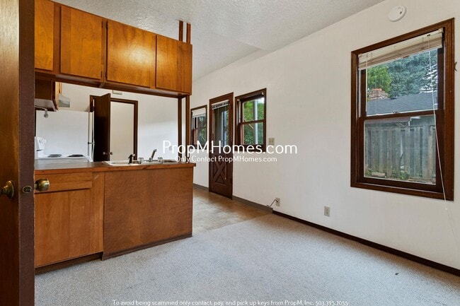 Building Photo - 1102 SE Umatilla St