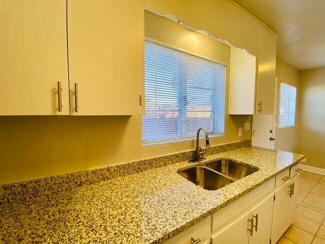 Foto del edificio - $500 Off Move In Special! Beautifully Remo...