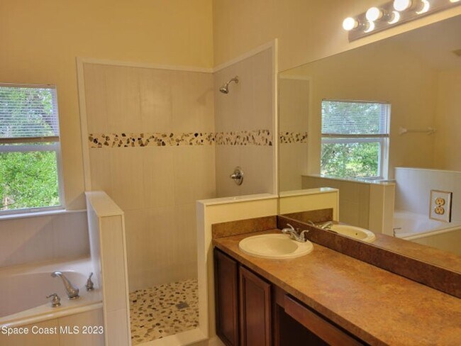 Foto del edificio - Beautiful Spacious Home