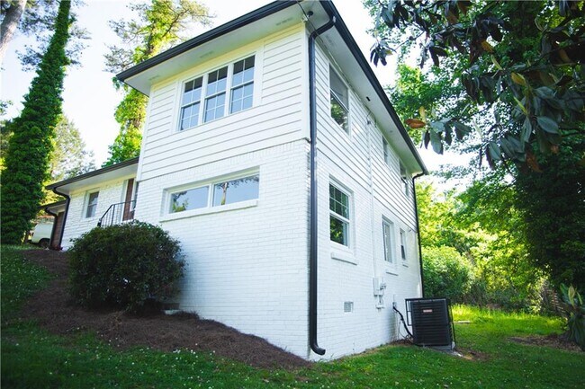 Foto del edificio - 3561 Misty Valley Rd