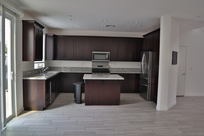 Foto del edificio - 1040 Oakbriar Cir