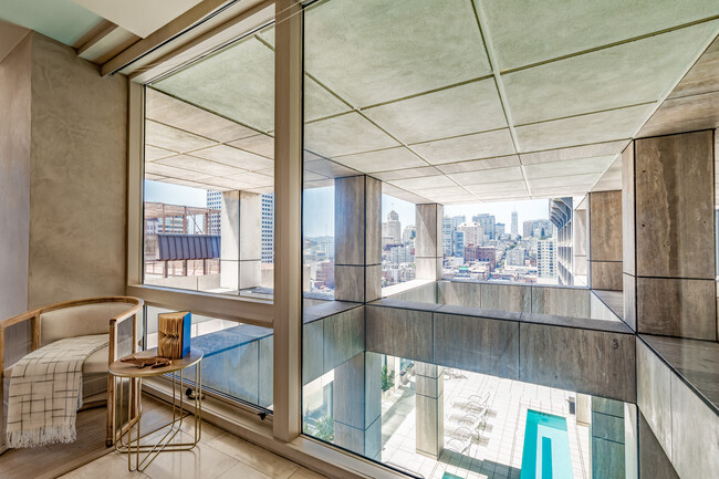 Foto del edificio - 611 Washington St