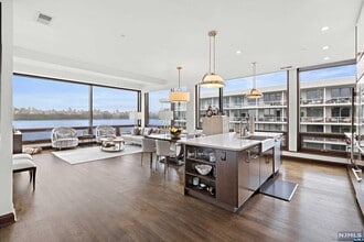 Building Photo - 9 Somerset Ln