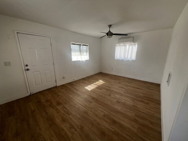 Foto del edificio - Updated 2 Bedroom Home with Finished 2-Car Garage – Easy Highway Access | 29 Palms (Wonder Valley)
