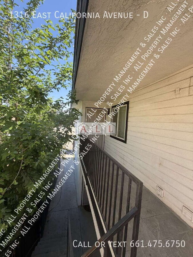 Building Photo - 1316 E California Ave