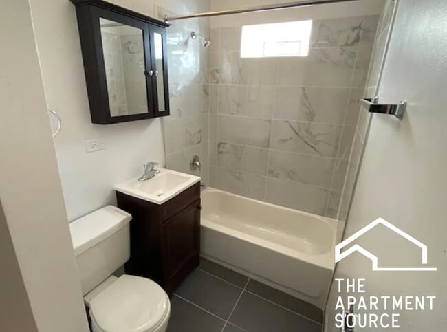 Building Photo - 1555 N Mohawk St