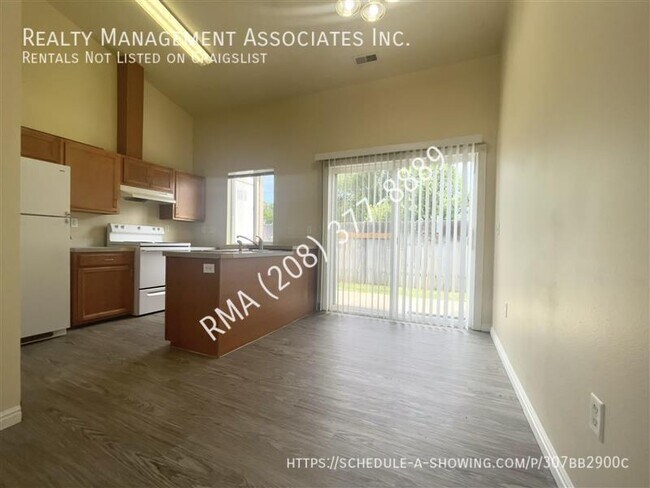 Building Photo - Beautiful, single level 3-bedroom, 2-bath ...