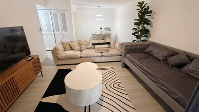 Building Photo - 555 SE 8th St