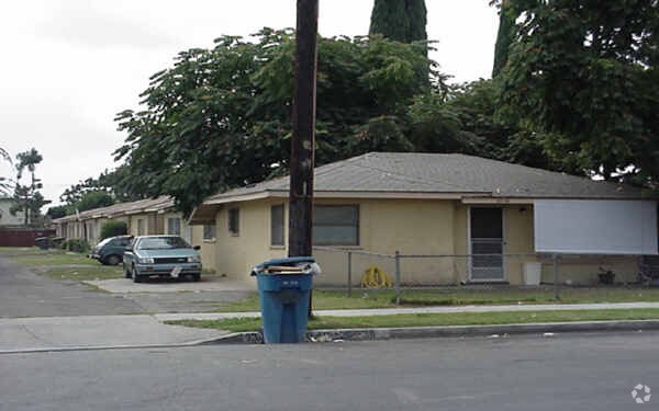 Primary Photo - 9338-9342 1/2 Elm Vista Dr
