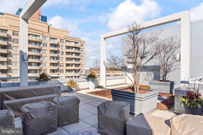 Foto del edificio - 7809 Woodmont Ave