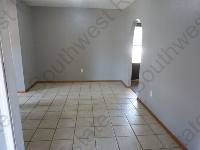 Foto del edificio - Spacious 3 bedrooms 2 baths home with 2 car garage