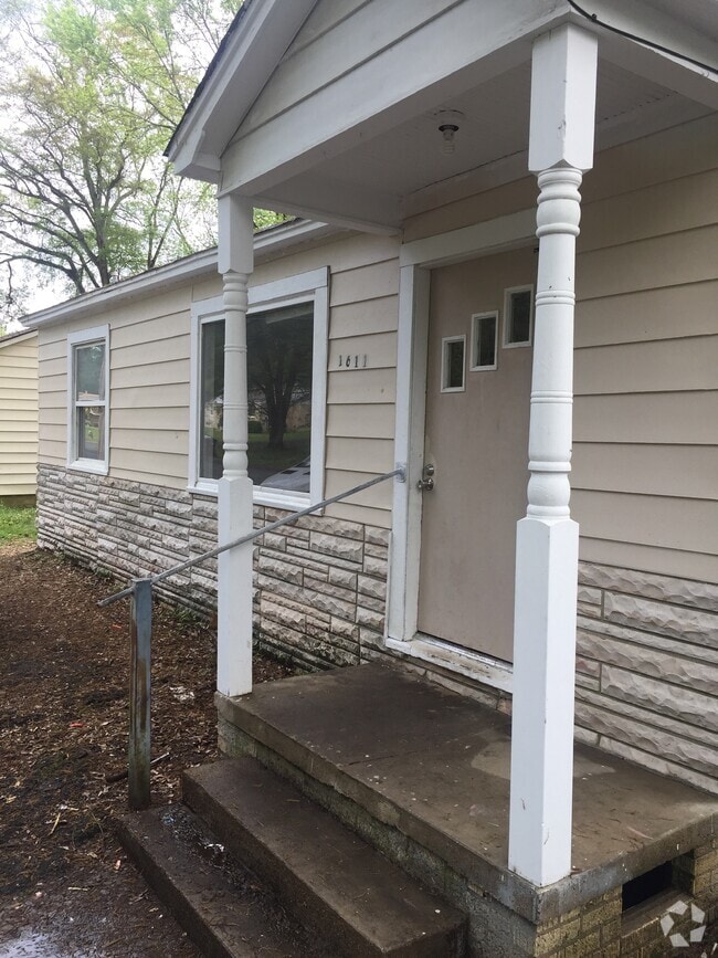 Building Photo - 1611 E Sullenberger Ave