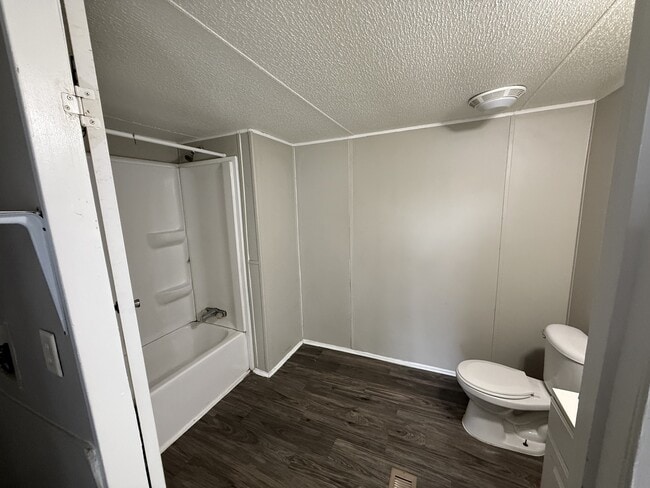 Building Photo - 1406 Bartley Ct