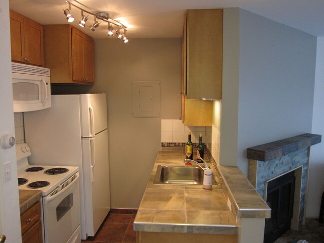 Foto del edificio - Lofted one bedroom condo, close to everyth...