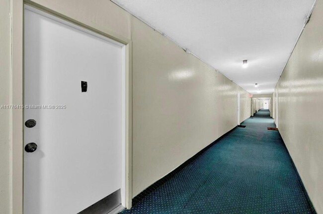 Foto del edificio - 1225 NE 124th St