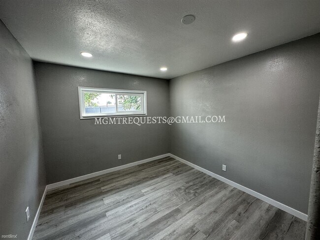 Building Photo - 2 br, 1 bath House - 11617 Kornblum Avenue...