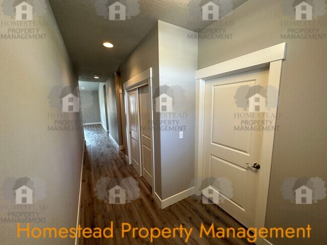 Foto del edificio - Happy Holidays from Homestead! Get 50% off one month of rent!