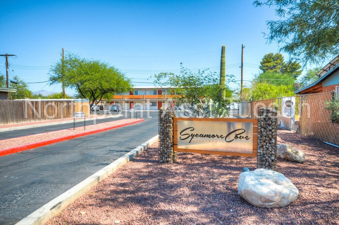 Primary Photo - 2456 N Sycamore Blvd