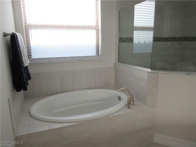 Foto del edificio - 16382 Barclay Ct