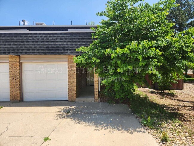 Photo - 492 S Dover Ave Townhome