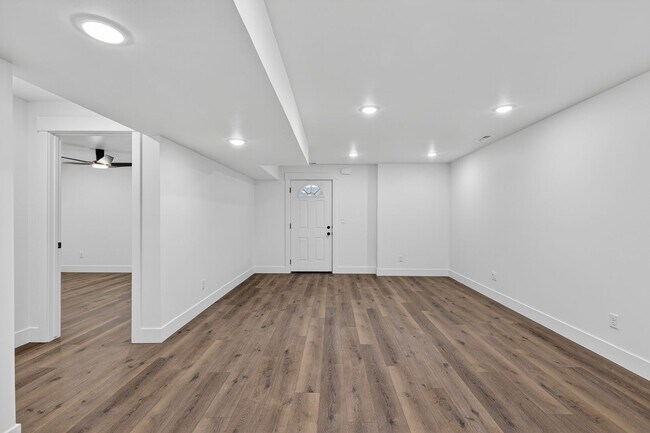 Building Photo - L199ER