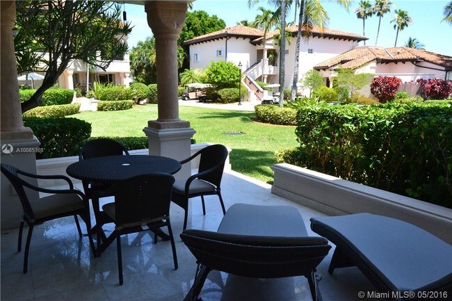 Building Photo - 15112 Fisher Island Dr
