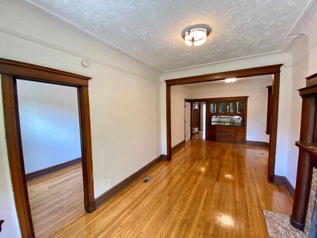 Foto del edificio - 2439 N Seminary Ave