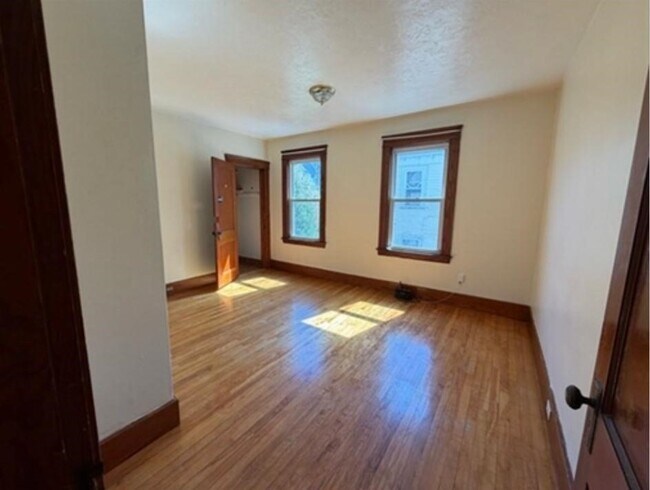 Foto del edificio - 49 Perry Ave