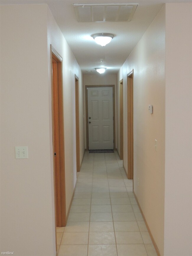 Building Photo - 3 br, 2 bath Duplex - 631 Rilynn Avenue