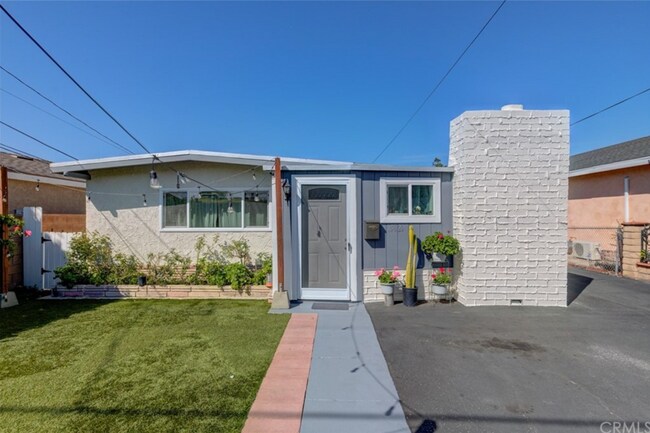 Foto del edificio - 15627-15629 Freeman Avenue