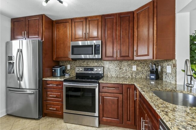 Building Photo - 10152 S Ocean Dr