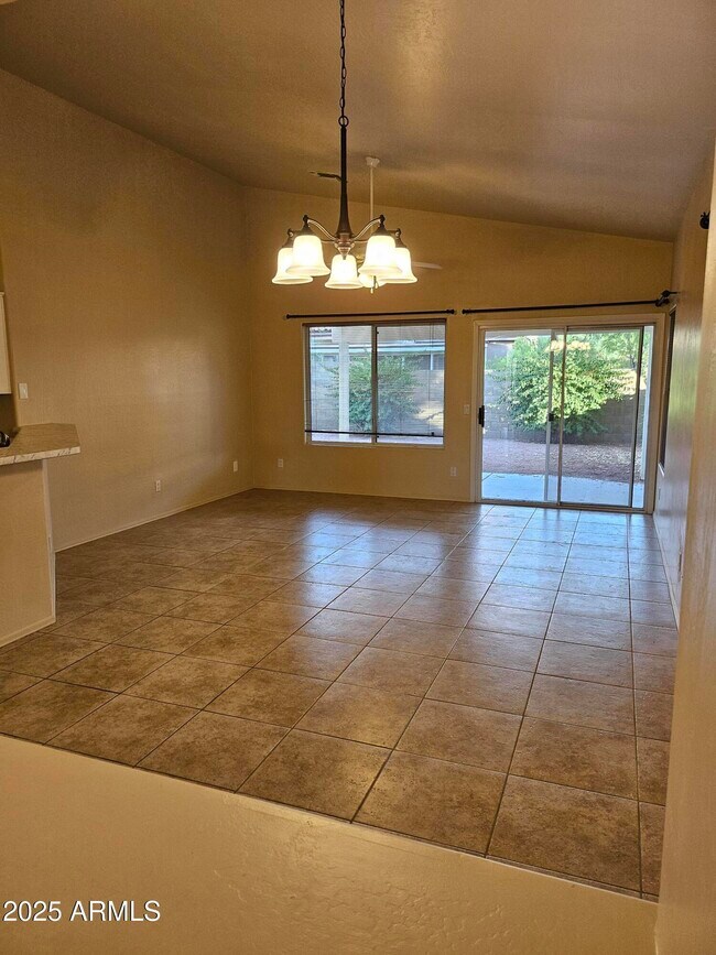 Foto del edificio - 10043 E Gray Rd