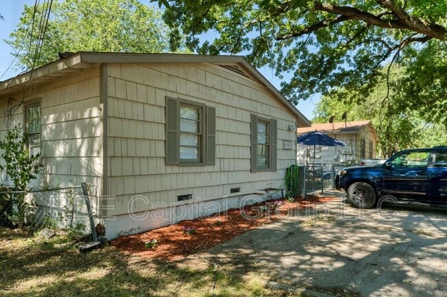 Foto del edificio - 6163 Brocks Ln