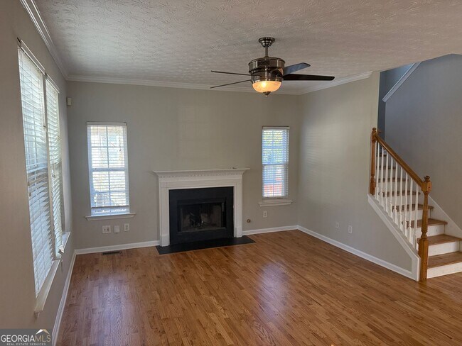 Foto del edificio - 27 Montgomery St NE