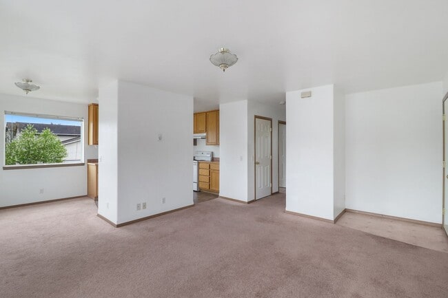 Building Photo - 1384 NW Falls Creek Loop
