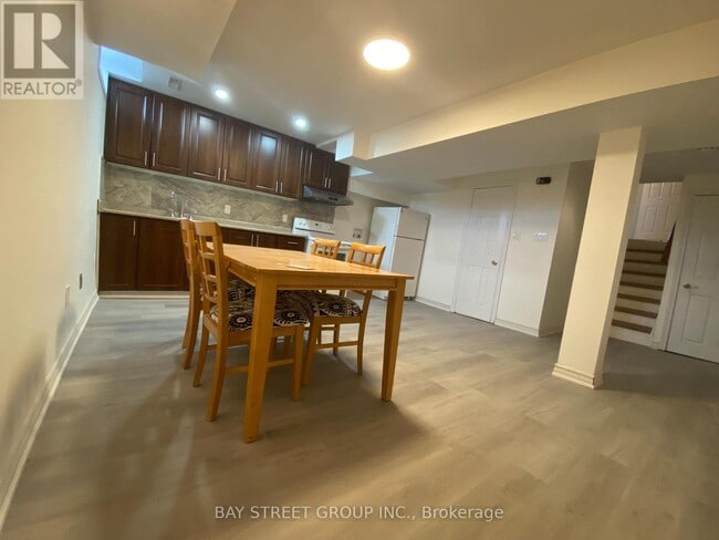 Building Photo - 8 Kerwood Pl