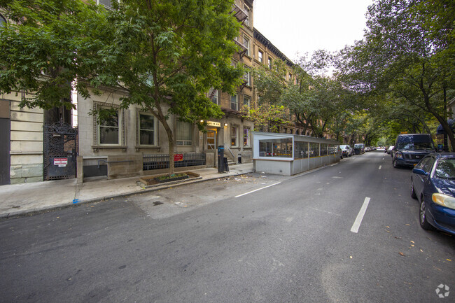 Foto del edificio - 143-145 W 69th St