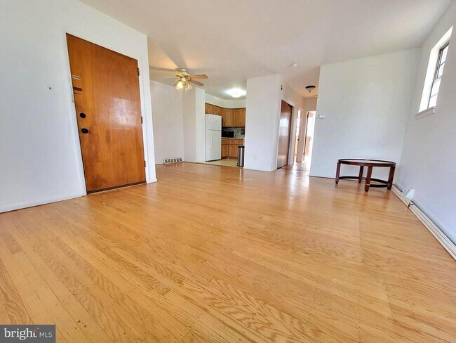 Foto del edificio - 628 W Providence Rd