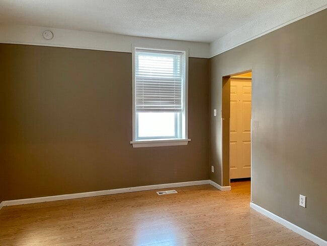 Building Photo - 539 Gillis St