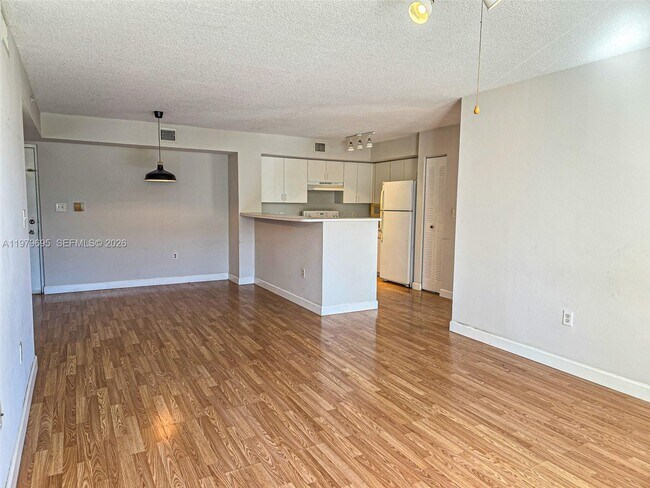 Foto del edificio - 4350 NW 107th Ave