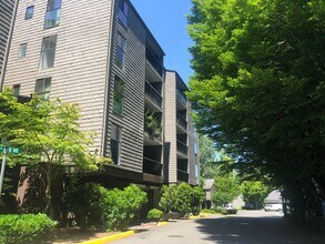 Building Photo - 6479 137th Ave NE