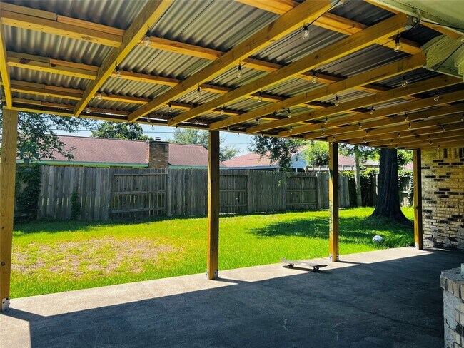 Foto del edificio - 522 Wild Wind Ln