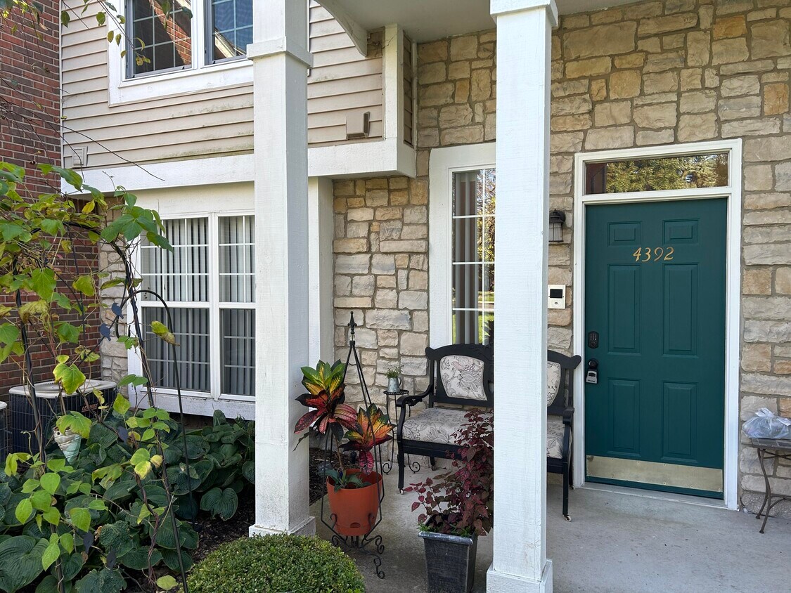 Foto principal - 4392 Berkshire Dr