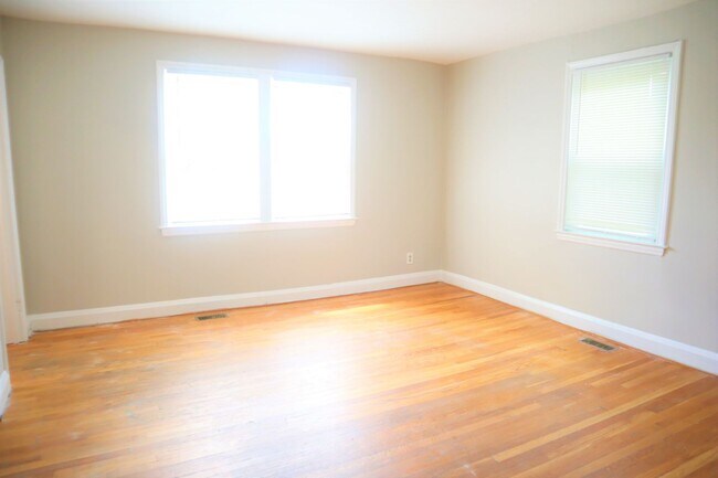 Foto del edificio - TOWNHOUSE AVAILABLE FOR RENT IN THE BEAUTIFUL BELEVDERE SQUARE NEIGHBORHOOD!!!!