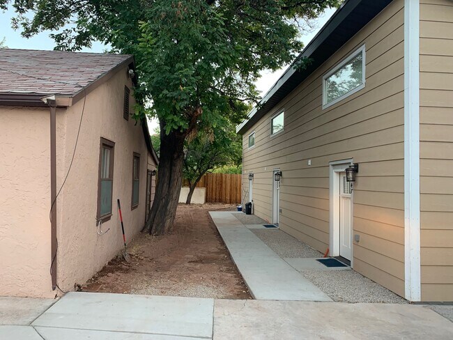 Building Photo - 47 Robertson Ln