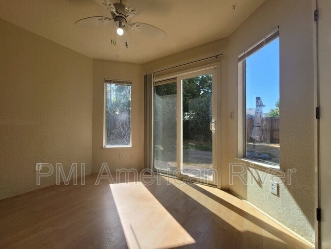 Foto del edificio - 8523 Cord Way