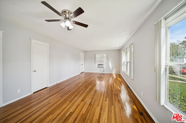 Foto del edificio - 5329 Vantage Ave