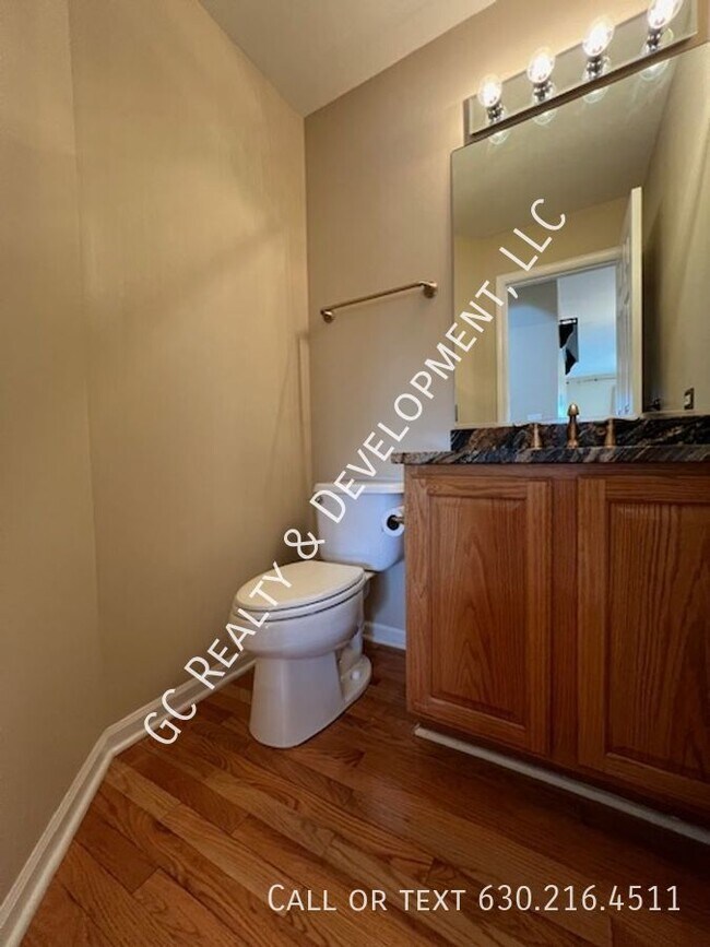 Building Photo - ***WOODLAND HILLS TOWNHOME / 2 BDRM - 3.5 ...