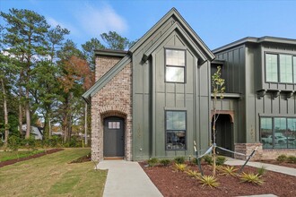 Building Photo - 1300 Twelve Oaks Ln